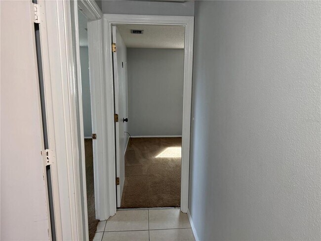 Building Photo - 580 Skylark Ln NW