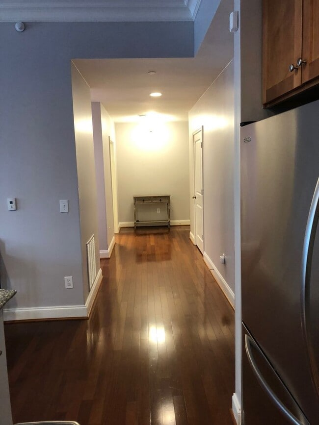Building Photo - Luxury 2 Bedroom 2 Bath Near USC
