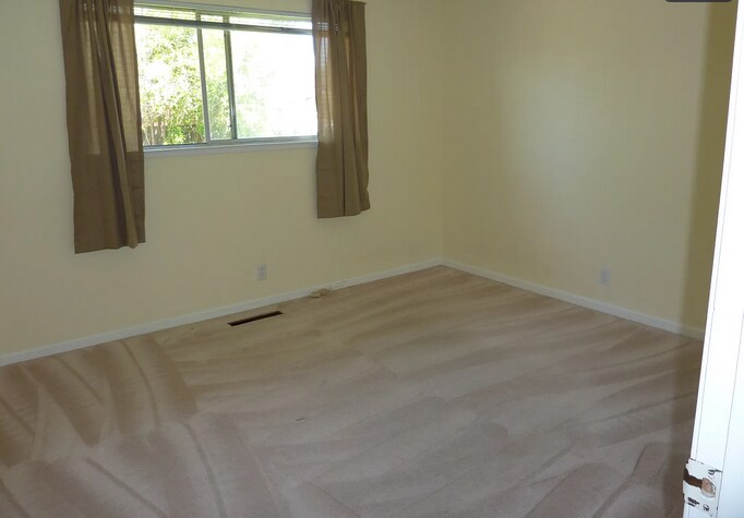 Building Photo - 1548 Heron Ave