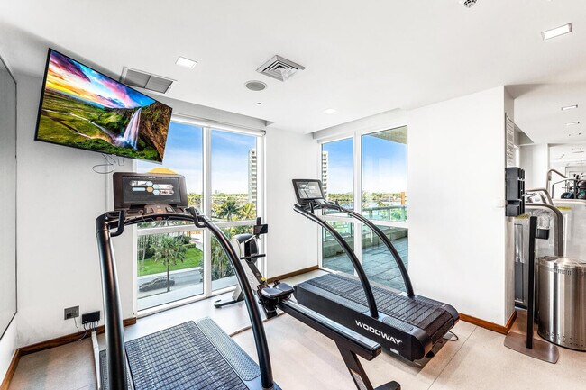 Building Photo - 101 S Fort Lauderdale Beach Blvd