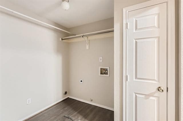 Building Photo - 409 W Maple St