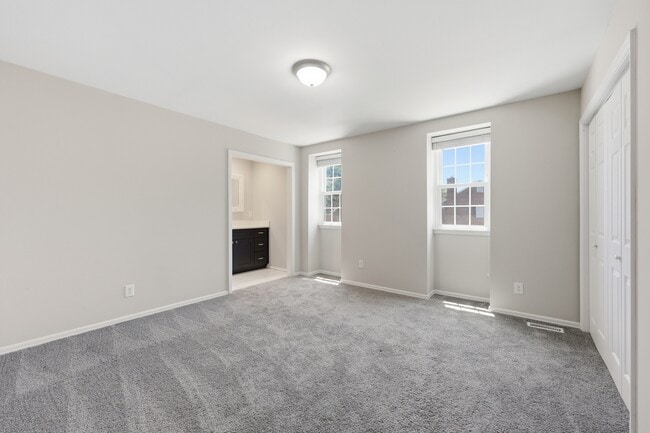 Building Photo - 8001 Regent Park Ln