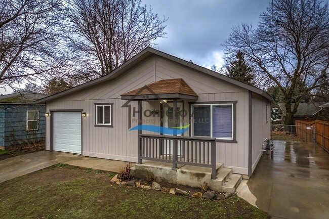 Building Photo - 3 Bed 1 Bath Coeur D'Alene Home with Single Car Garage!