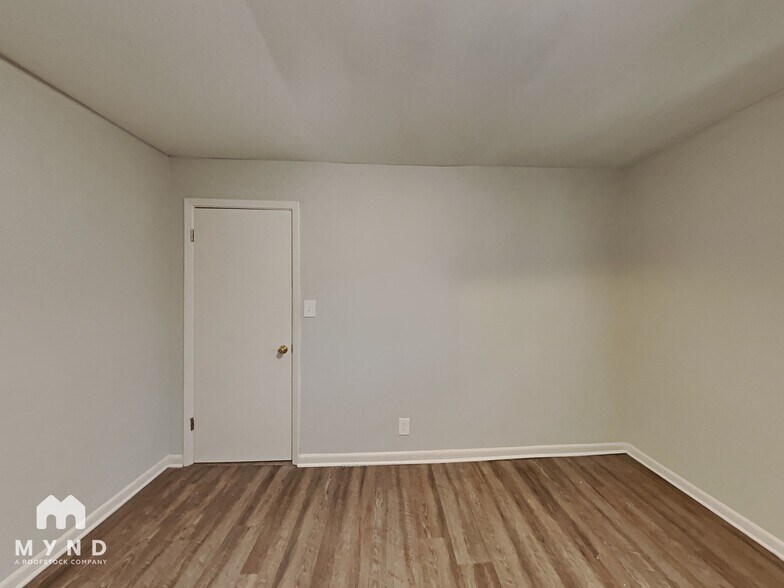 Building Photo - 2731 Carriage Ln