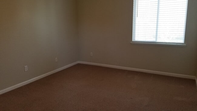 Building Photo - 953 Campfire Cir