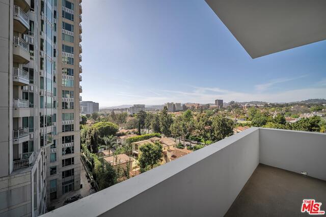 Building Photo - 10717 Wilshire Blvd
