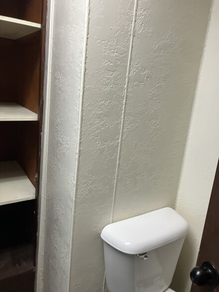 Building Photo - 517 11th Ave W