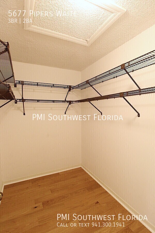 Building Photo - 5677 Pipers Waite