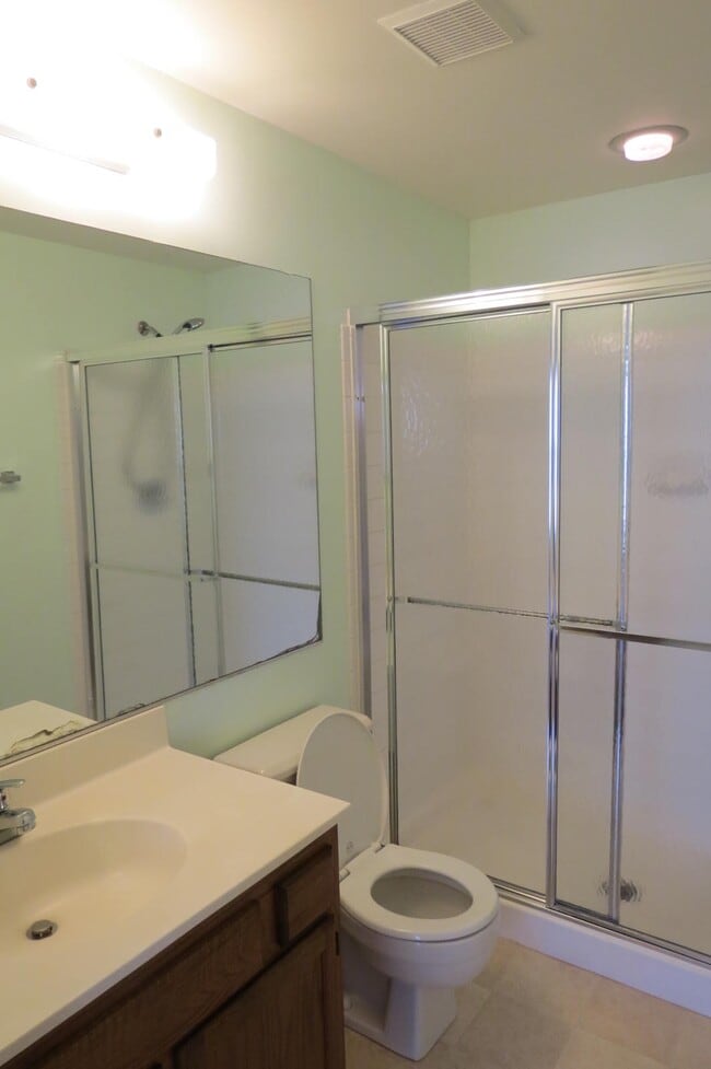 Building Photo - 2208 Wimbledon Cir