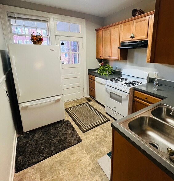 Cute Kitchen with dishwasher, over, fridge, and beautiful cabinets. - 1130 W Grace St