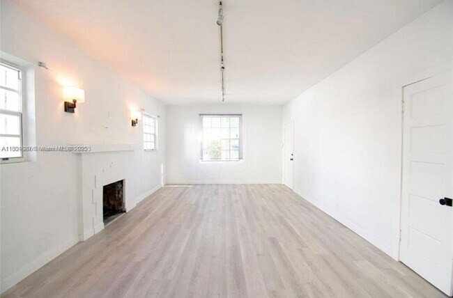 Building Photo - 3306 S Le Jeune Rd