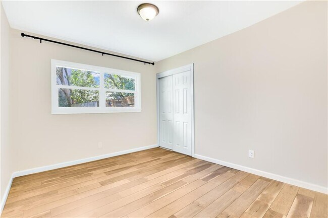 Building Photo - 5204 Creekline Dr