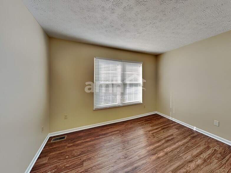 Building Photo - 982 Vixen Dr