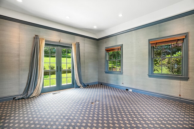 Building Photo - 6 Club Rd