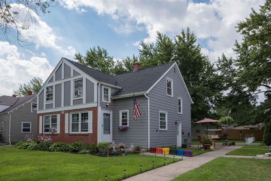 Building Photo - Lincoln Park Duplexes