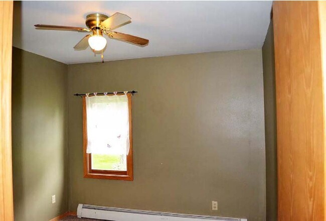 Building Photo - Home Coming Available - Kaukauna Northside