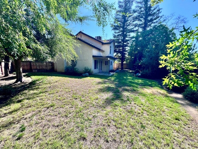 Building Photo - $2,495 Shepherd & Maple, 3 Bedroom 3 full ...