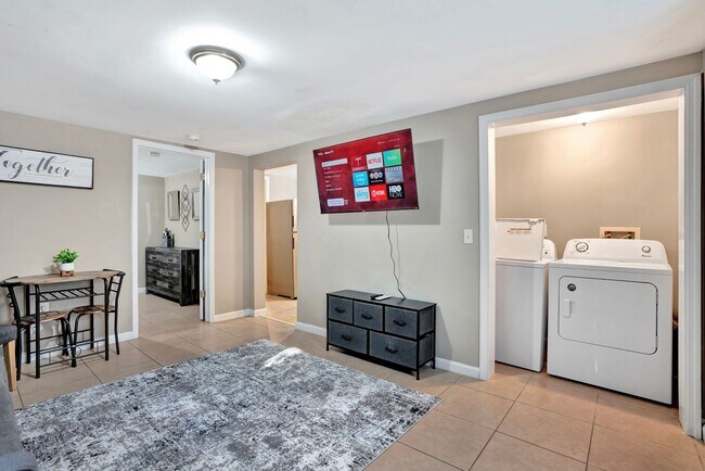 Building Photo - 408 Martin St