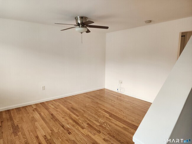 Building Photo - 71 Towne House Rd