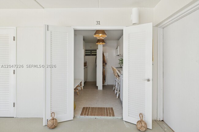 Building Photo - 2899 Collins Ave
