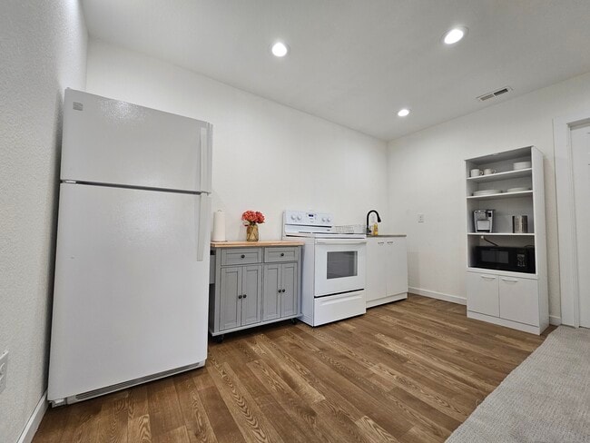 Building Photo - 4264 S Halifax Way