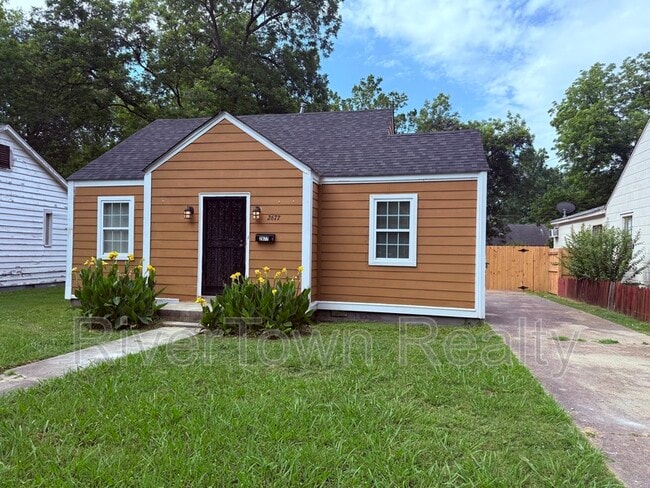 Building Photo - 2677 Larose Ave