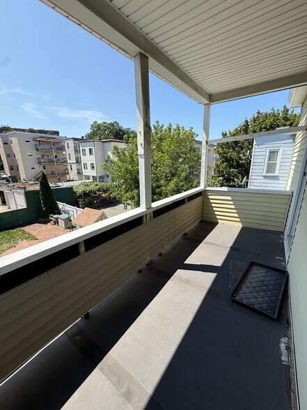 Building Photo - 152 Jaques St
