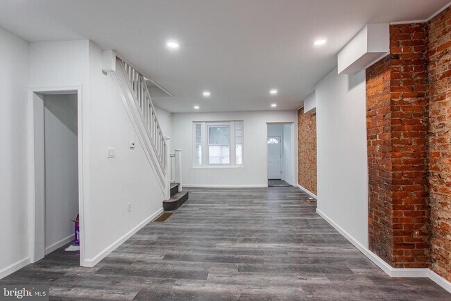 Building Photo - 5511 Willows Ave