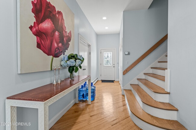 Building Photo - 460 Runyan Ave