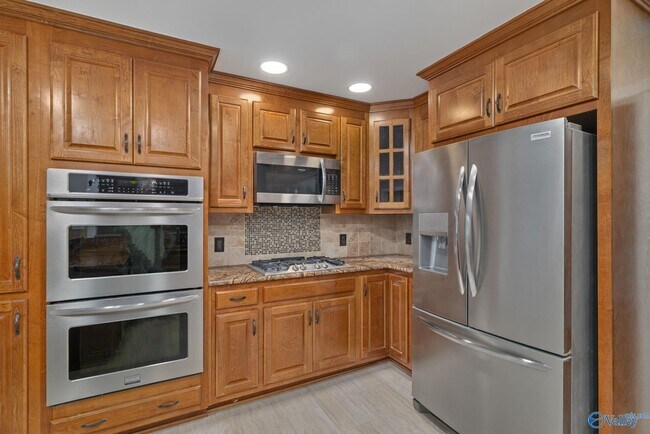Building Photo - 820 Tannahill Dr SE
