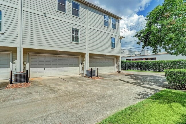 Building Photo - 934 E Heights Hollow Ln