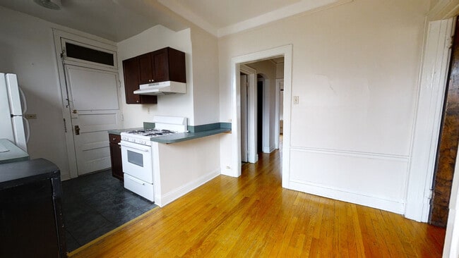 Building Photo - 822 Reba Pl