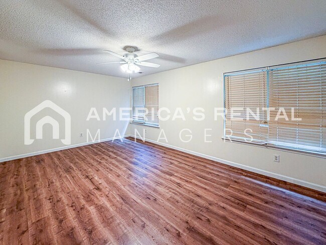 Building Photo - 1713 Savannah Park Ln
