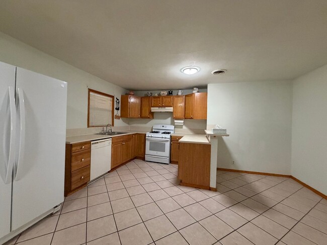 Building Photo - 301 E Wildy St