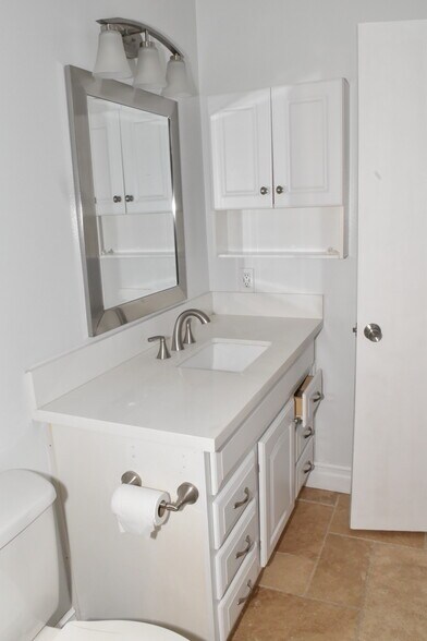 Building Photo - 13247 Semora Pl