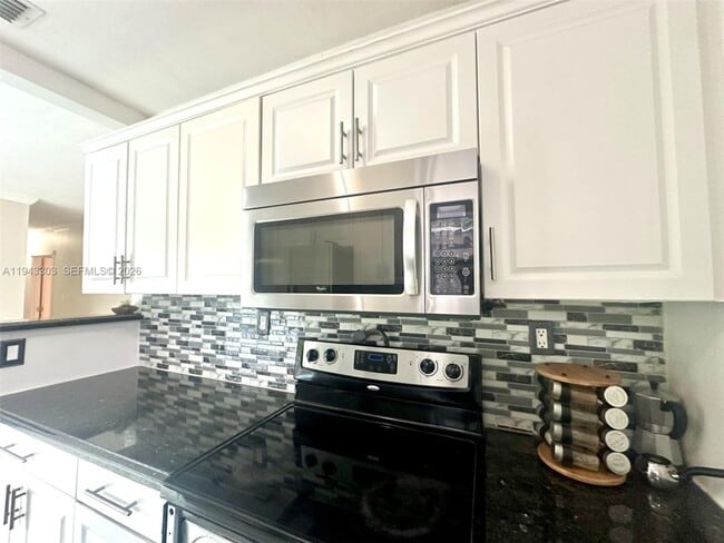 Building Photo - 7021 Scott St