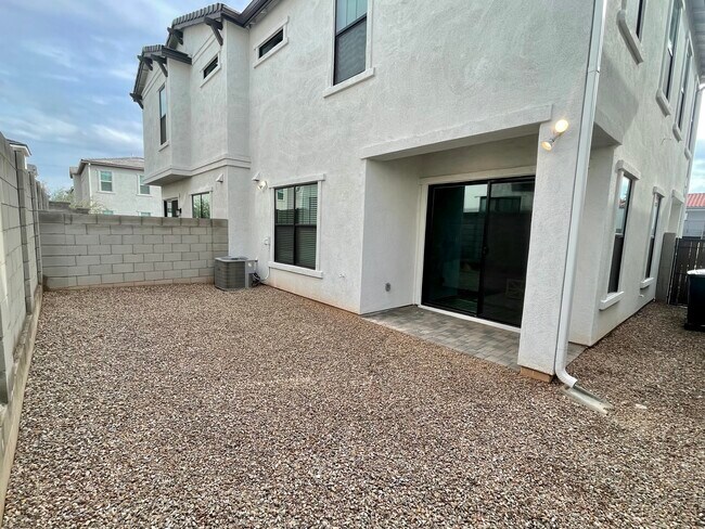 Building Photo - 4826 E Helena Dr