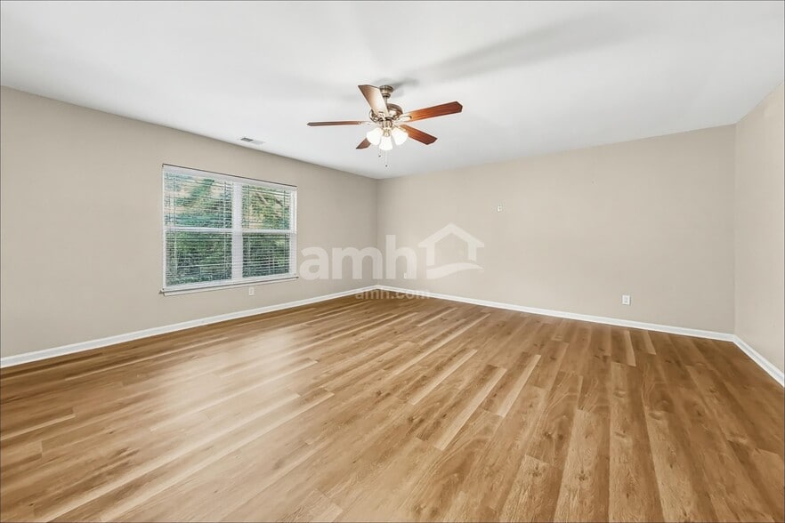 Building Photo - 122 Spring Lakes Dr