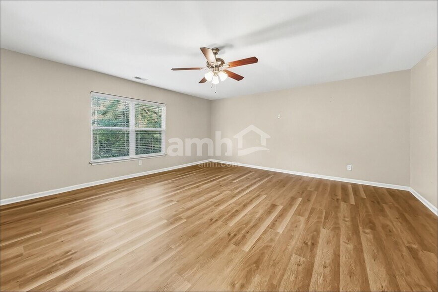 Building Photo - 122 Spring Lakes Dr