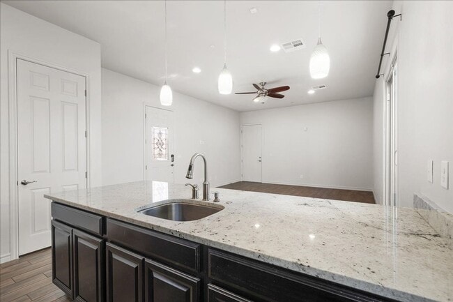 Building Photo - Fabulous Home with NexGen Sutie!