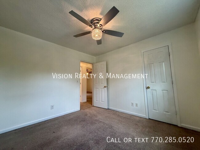 Building Photo - 130 Tyler Ln