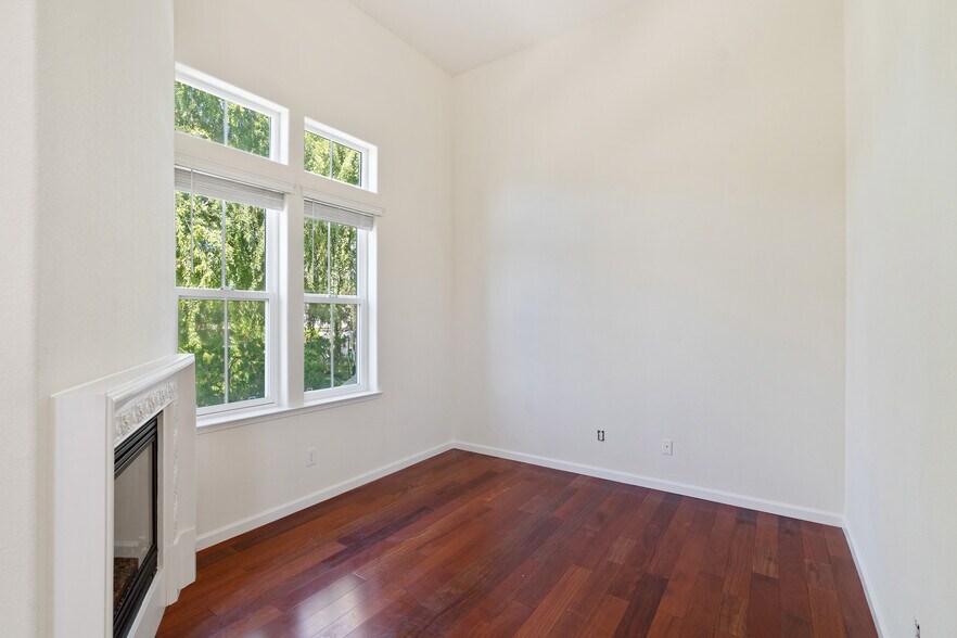 Building Photo - 7981 Bellina St