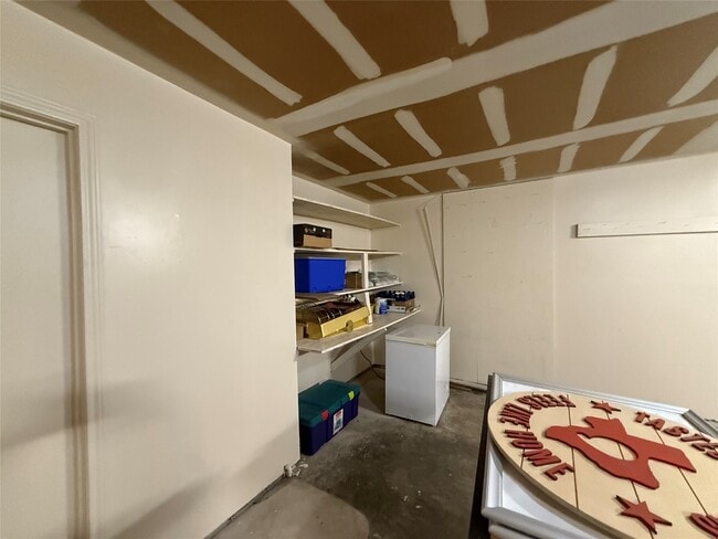 Building Photo - 3232 Parkwood Dr