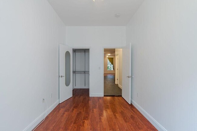 Building Photo - 604 1/2 Grove St