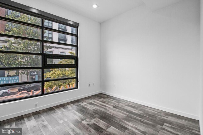Building Photo - 506 H St NE