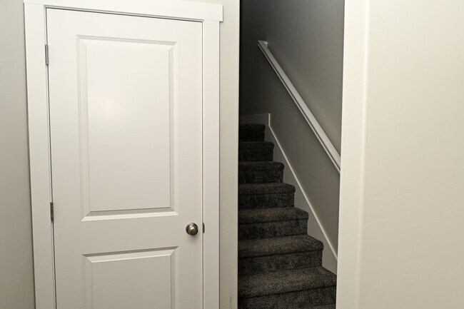 Building Photo - 2246 1180 W