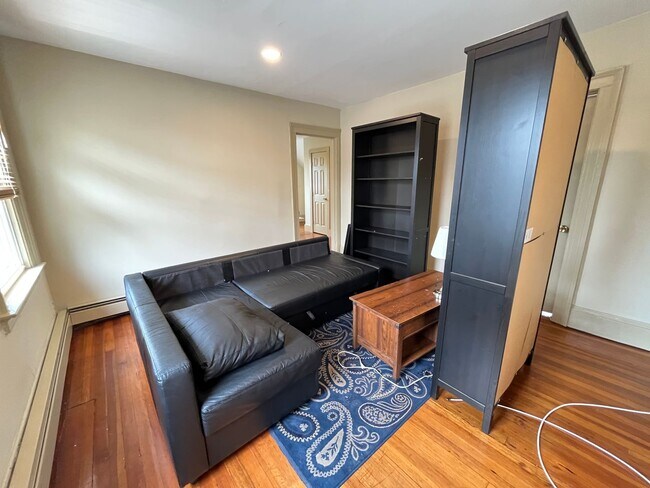 Building Photo - Mansfield Heights | 317-319 Mansfield St.