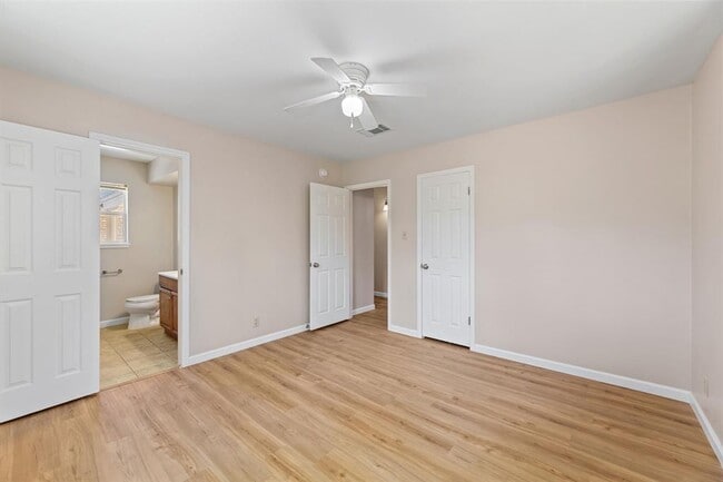 Building Photo - 6010 Oakclaire Dr
