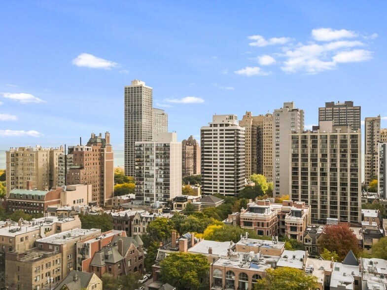 Building Photo - 1455 N Sandburg Ter