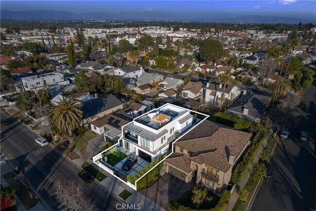 Building Photo - 5106 Lindley Ave